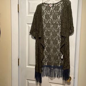 Lularoe Monroe shawl